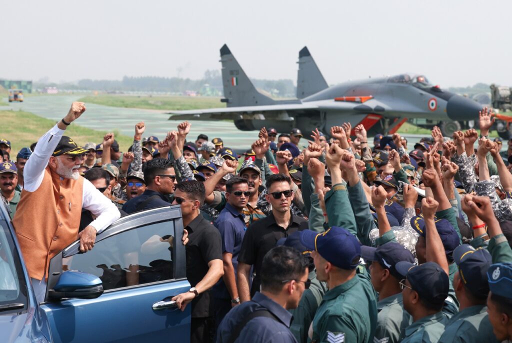 PM_Narendra_Modi_at_Adampur_Airforce_Base_with_Soldiers-_Operation_Sindoor